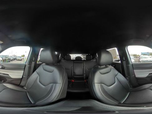 Used 2025 Jeep Compass Limited image 42