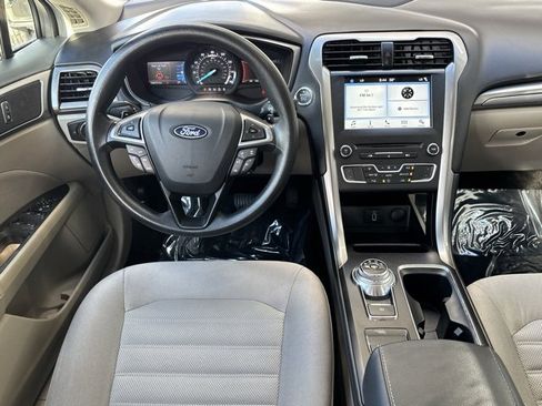 Used 2018 Ford Fusion SE w/ Fusion SE Technology Package image 11