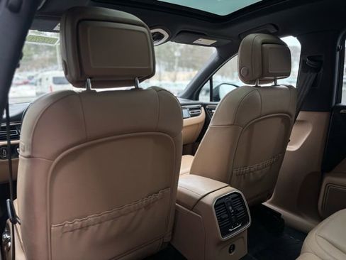 Used 2023 Porsche Macan image 24