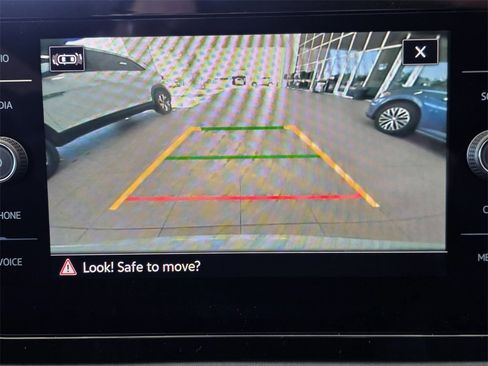 New 2026 Volkswagen Taos SE image 13