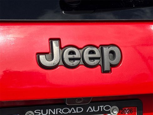 Used 2019 Jeep Cherokee Trailhawk image 12