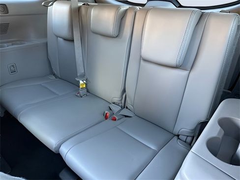 Used 2017 Toyota Highlander XLE image 31