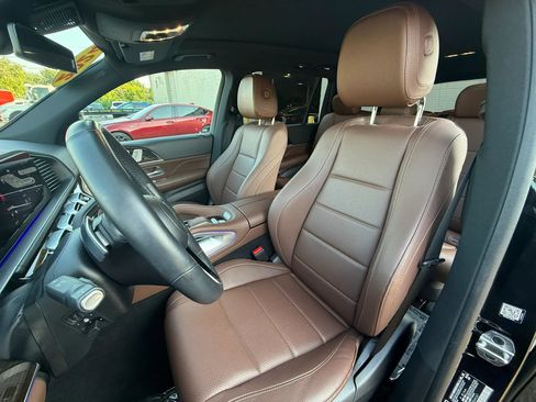 Used 2024 Mercedes-Benz GLS 450 4MATIC image 10