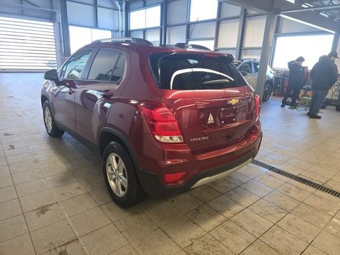 Used 2022 Chevrolet Trax LT w/ LT Convenience Package image 4
