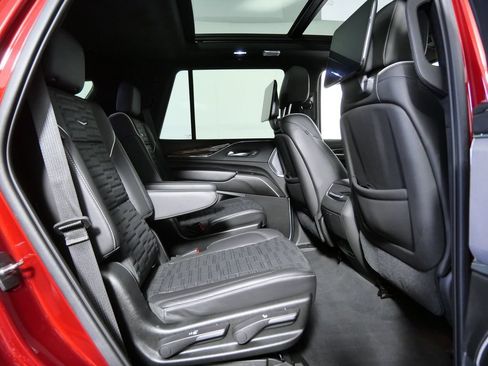Used 2021 Cadillac Escalade Sport Platinum w/ LPO, ONYX Package AWD/4WD image 13