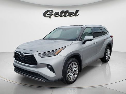 Used 2023 Toyota Highlander Platinum FWD image 1