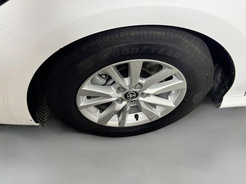 Used 2025 Toyota Camry LE w/ Convenience Package image 14