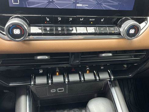 Used 2024 GMC Canyon AT4 w/ Technology Package image 22