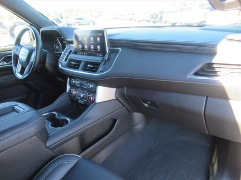 Used 2021 GMC Yukon SLT w/ SLT Luxury Package image 11