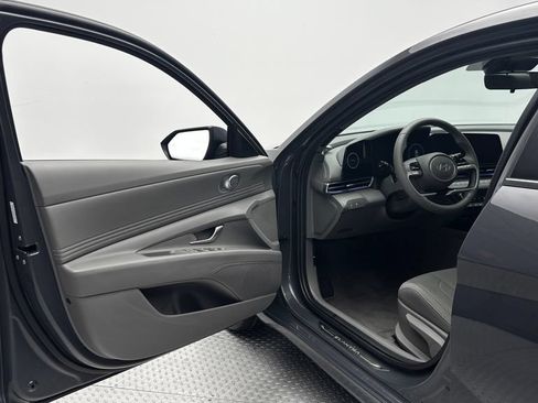 Used 2024 Hyundai Elantra SEL w/ Convenience Package FWD image 14