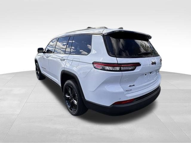 Used 2023 Jeep Grand Cherokee L Altitude AWD/4WD image 5