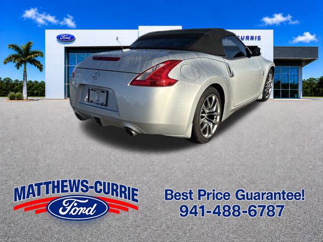 Used 2010 Nissan 370Z Touring RWD image 4