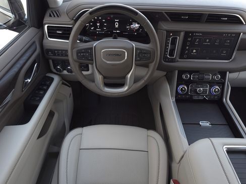 Used 2024 GMC Yukon Denali w/ Advanced Technology Package image 15