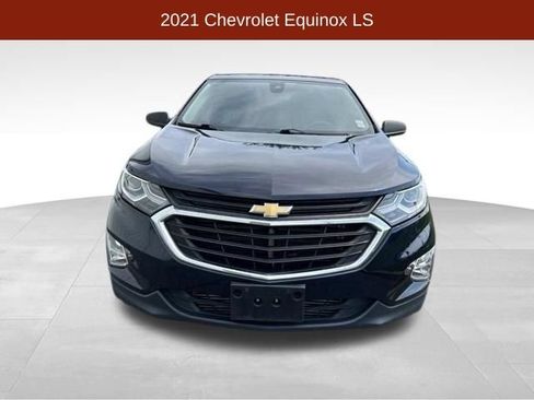 Used 2021 Chevrolet Equinox LS w/ LS Convenience Package AWD/4WD image 2