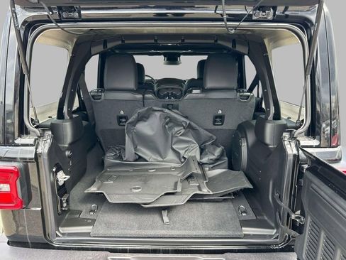New 2026 Jeep Wrangler Unlimited Sahara AWD/4WD image 6