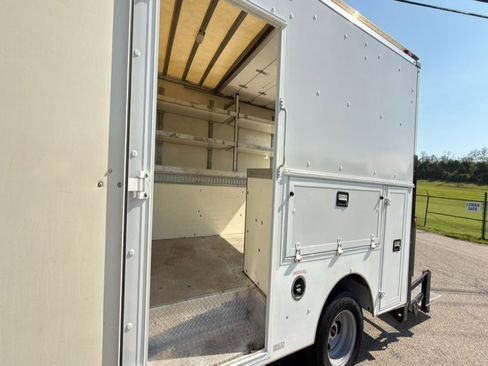 Used 2016 GMC Savana 3500 RWD image 9