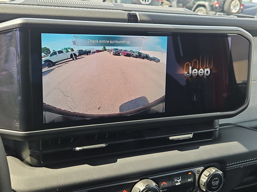 Used 2025 Jeep Wrangler Unlimited Sahara w/ Safety Group AWD/4WD image 26
