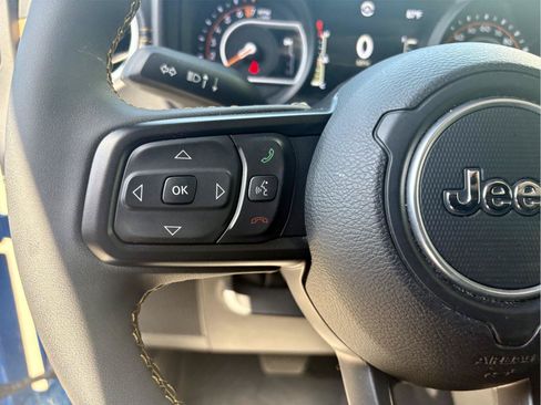 Used 2024 Jeep Gladiator Sport AWD/4WD image 16