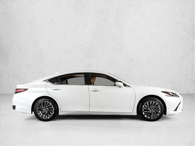 Used 2024 Lexus ES 300h Ultra Luxury w/ Accessory Package (Z1) FWD image 4
