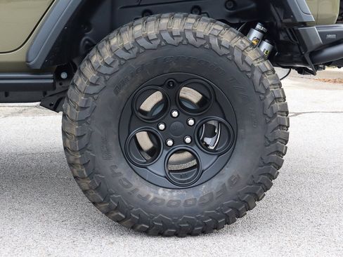 New 2025 Jeep Wrangler Unlimited Rubicon w/ Technology Group image 11