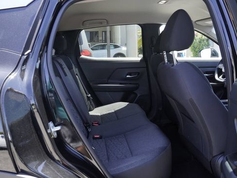 Used 2025 Nissan Kicks SV FWD image 19