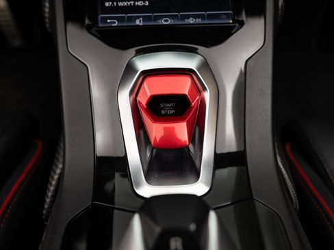 Used 2020 Lamborghini Huracan EVO image 38