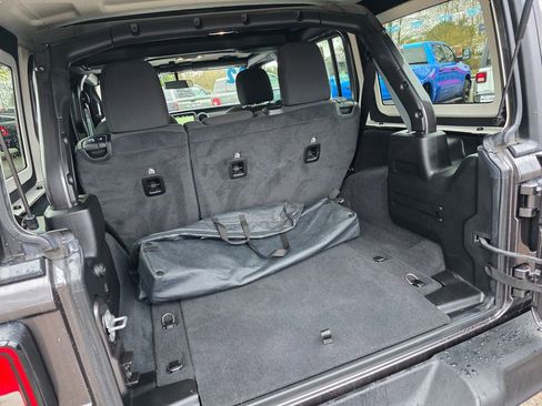 Used 2022 Jeep Wrangler Unlimited Sport image 19