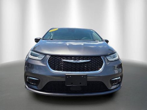 Used 2023 Chrysler Pacifica Touring-L FWD image 8