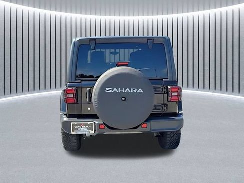 Used 2018 Jeep Wrangler Unlimited Sahara w/ LED Lighting Group AWD/4WD image 5