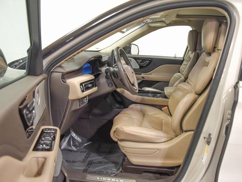 Used 2023 Lincoln Aviator Reserve w/ Equipment Group 201A image 9