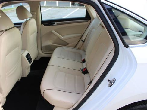 Used 2017 Volkswagen Passat 1.8T SE FWD image 12