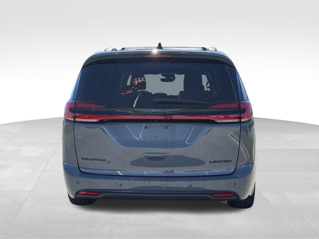 Used 2025 Chrysler Pacifica Limited FWD image 26