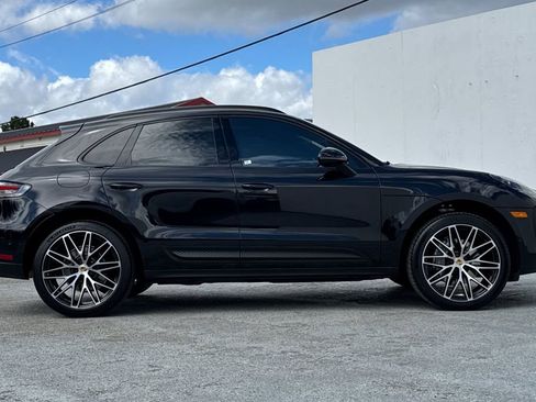 Used 2022 Porsche Macan AWD/4WD image 2