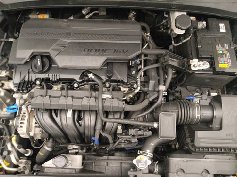 Used 2025 Hyundai Elantra SEL FWD image 30