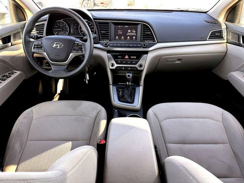 Used 2017 Hyundai Elantra SE image 28