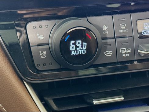 Used 2025 Toyota Grand Highlander AWD image 21