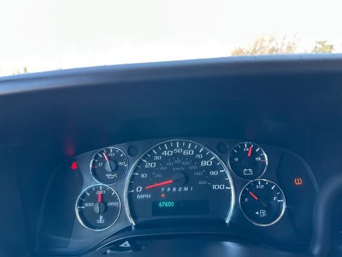 Used 2018 Chevrolet Express 2500 w/ Driver Convenience Package image 31