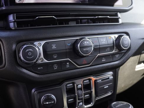 New 2026 Jeep Gladiator Sport AWD/4WD image 20