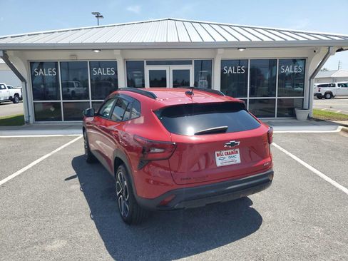 Used 2026 Chevrolet Trax RS w/ Sunroof Package FWD image 3
