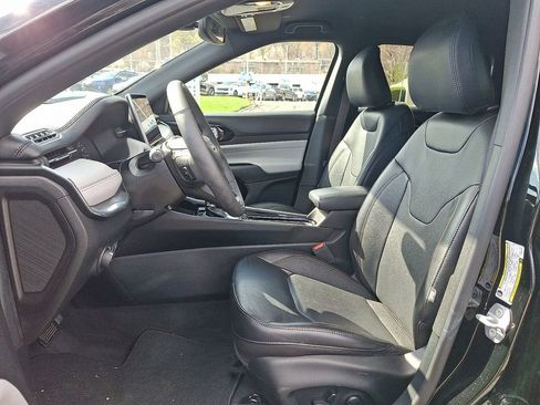 Used 2023 Jeep Compass Limited AWD/4WD image 14