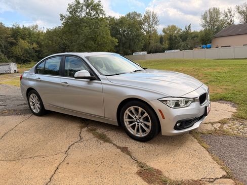 Used 2018 BMW 320i xDrive Sedan image 9