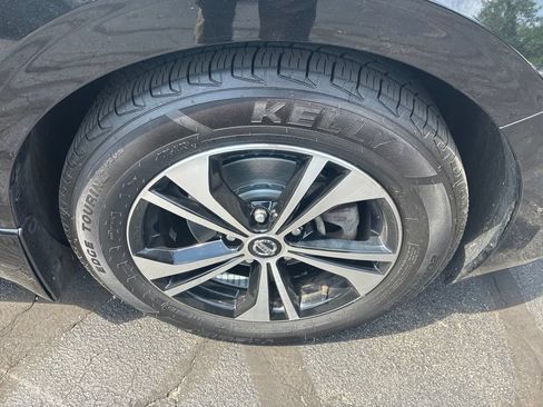 Certified 2023 Nissan Sentra SV FWD image 9