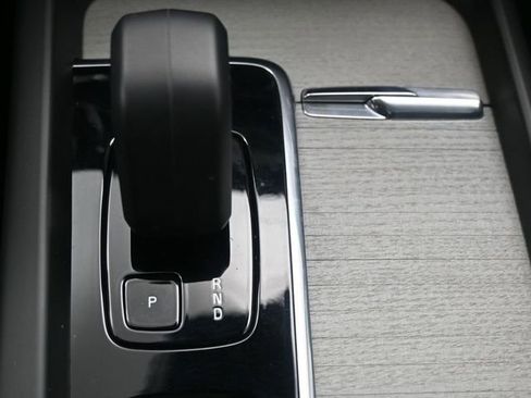 Used 2025 Volvo XC60 B5 Plus image 19