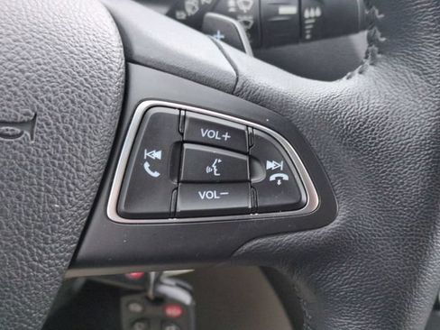 Used 2017 Ford Escape SE w/ SE Leather Comfort Package FWD image 17