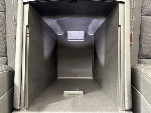 Used 2026 Chevrolet Traverse LT image 35