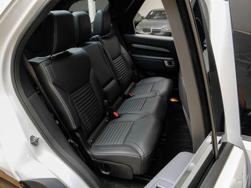 Used 2023 Land Rover Discovery S R-Dynamic AWD/4WD image 39