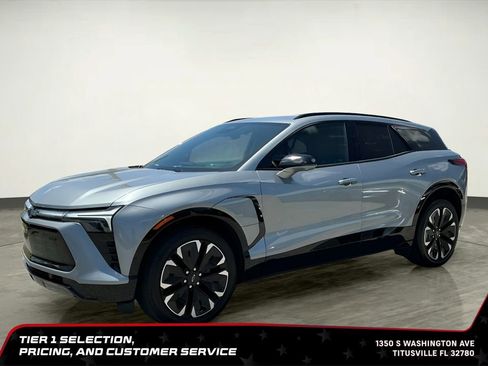 Used 2025 Chevrolet Blazer EV RS AWD/4WD image 2