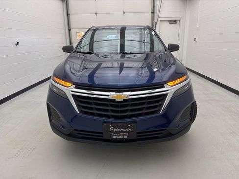 Used 2023 Chevrolet Equinox LS AWD/4WD image 2