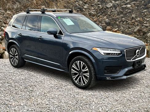 Used 2021 Volvo XC90 T5 Momentum w/ Protection Package Premier image 9