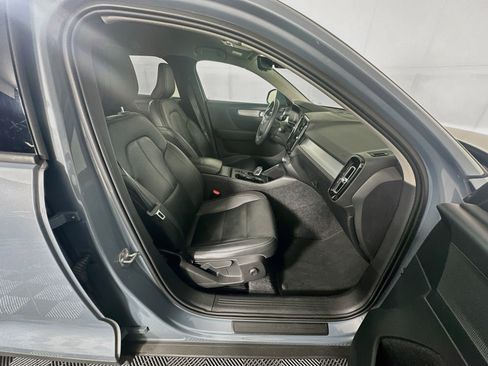 Used 2020 Volvo XC40 T4 Momentum FWD image 29